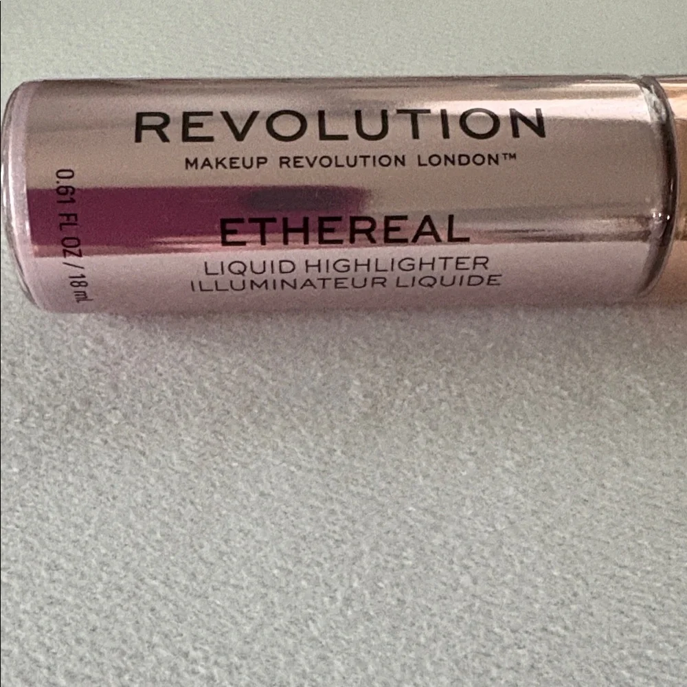 Revolution Liquid Highlighter NWT - Picture 3 of 9